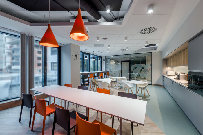 12_AstraZeneca-Offices-by-MadiLancos-Studio-02.jpg