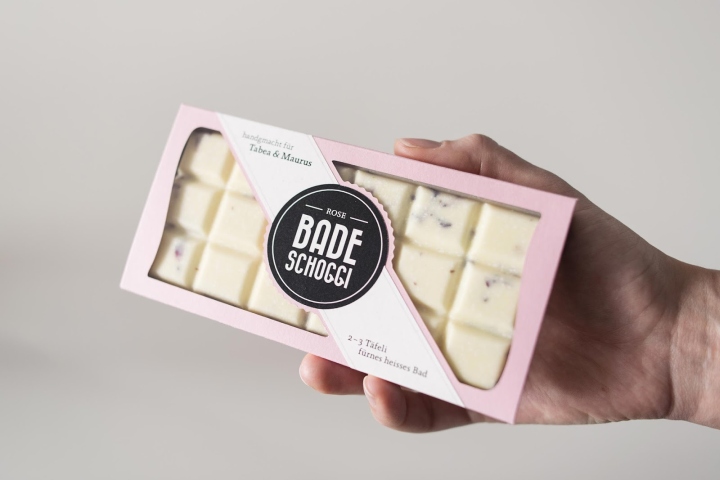 9_Badeschoggi-Bubble-Soap-branding-concept-by-Herr-Bürli.jpg