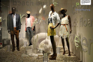 6_PULL-BEAR-window-display-Budapest-300x200.jpg