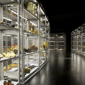29_Shoes-Or-No-Shoes-by-Maecenas-Dirk-Vanderschueren-300x300.jpg