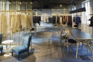 5_Lardini-Showroom-Expansion-by-Meregalli-Merlo-Architetti-Associati-Andrea-Carmignola-Milan-Italy-300x200.jpg
