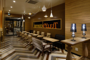 7_Tullys-Coffee-by-DOYLE-COLLECTION-Fukuoka-Japan-300x200.jpg