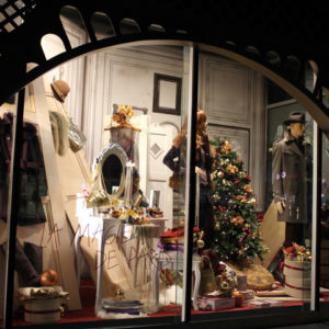16_Galeries-Lafayette-Eiffel-Tower-Christmas-windows-Berlin-300x300.jpg