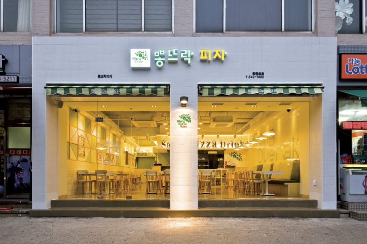 23_BBong-DDerak-Pizza-by-Friends-Design-Seoul-South-Korea-11.jpg