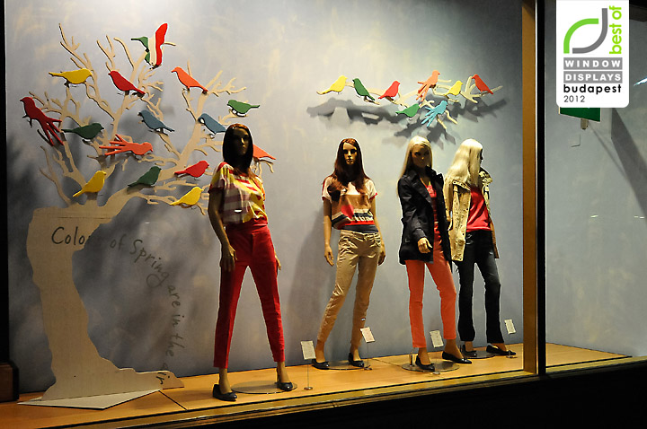 10_Benetton-window-displays-Budapest.jpg