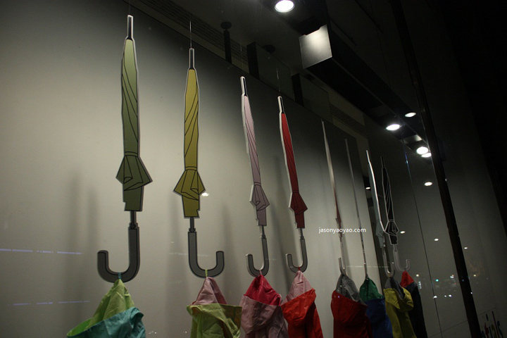 17_Benetton-windows-at-Regent-street-London-07.jpg
