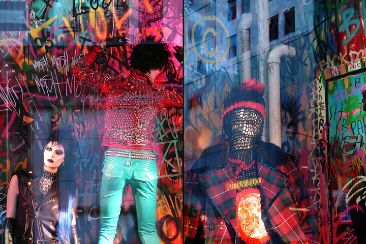 23_Bergdorf-Goodman-Punk-Chaos-to-Couture-windows-New-York-05.jpg