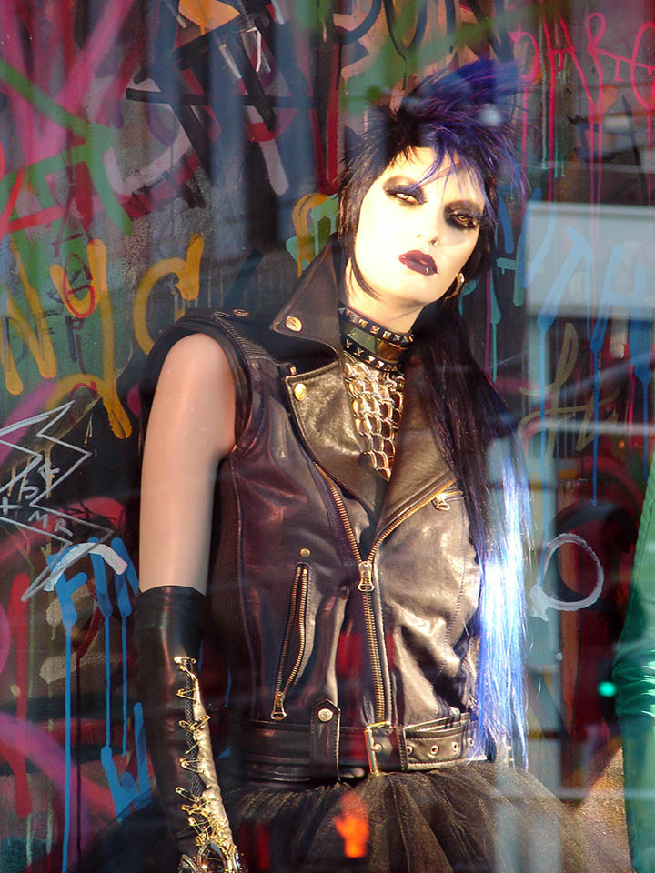 24_Bergdorf-Goodman-Punk-Chaos-to-Couture-windows-New-York-04.jpg