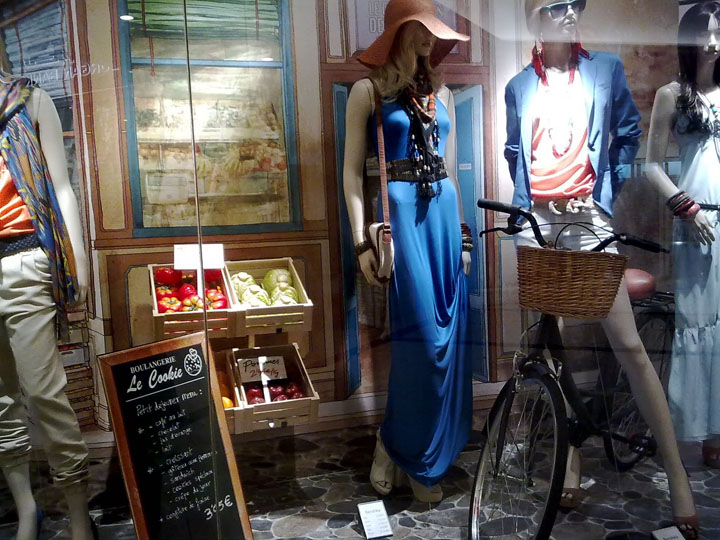 15_Berksha-window-display-Salmiah-02.jpg