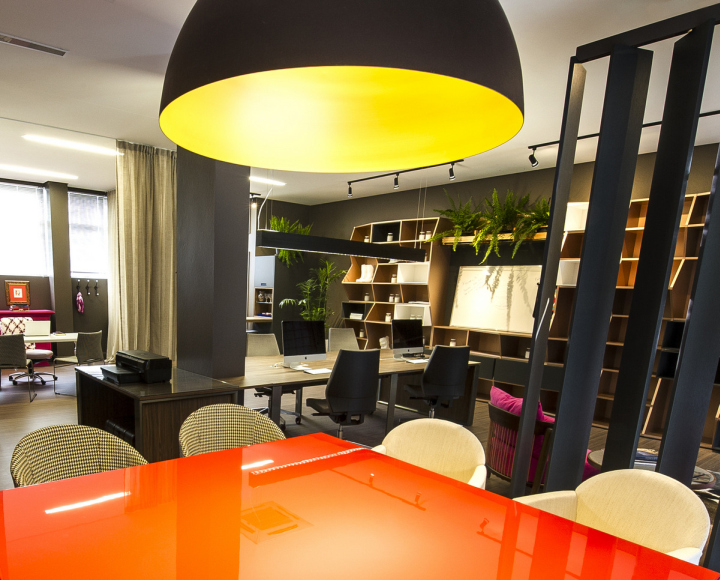 21_Bicofino-Oficina-Criativa-offices-by-Simone-Malacarne-Flores-da-Cunha-Brazil-10.jpg