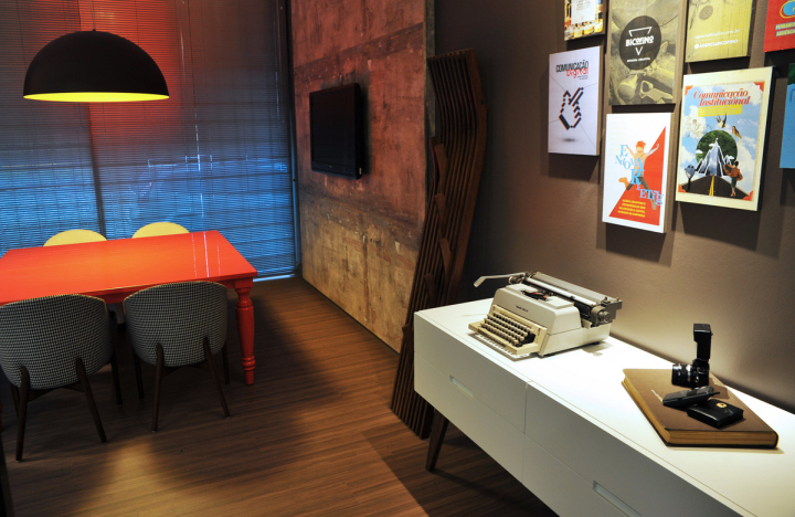 26_Bicofino-Oficina-Criativa-offices-by-Simone-Malacarne-Flores-da-Cunha-Brazil-05.jpg