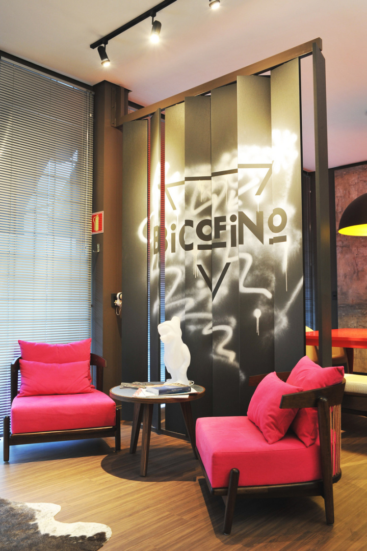 27_Bicofino-Oficina-Criativa-offices-by-Simone-Malacarne-Flores-da-Cunha-Brazil-04.jpg
