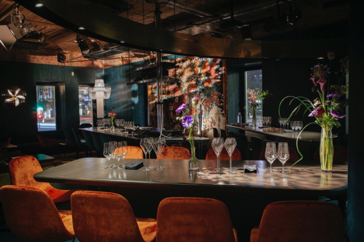14_Big-Wine-Freaks-bar-Moscow-Russia04.jpg
