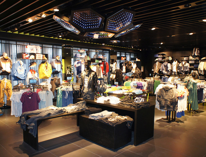 41_Bershka-shop-decoration-lighting-Alex-Montiel-09.jpg