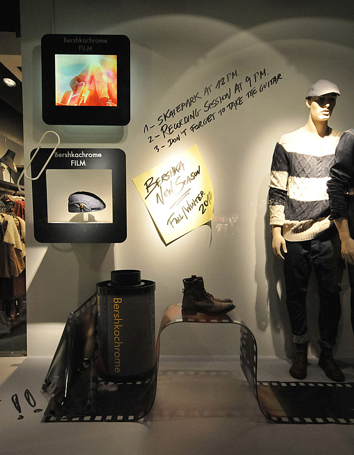 19_Bershka-window-displays-Autumn-2012-Budapest-09.jpg