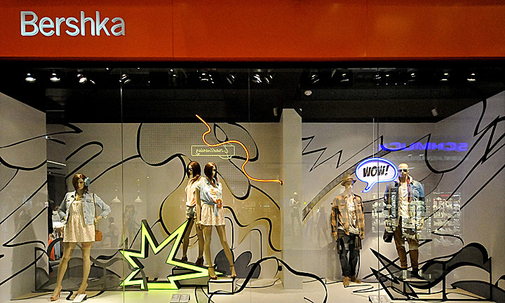 17_Berschka-window-displays-Budapest-07.jpg