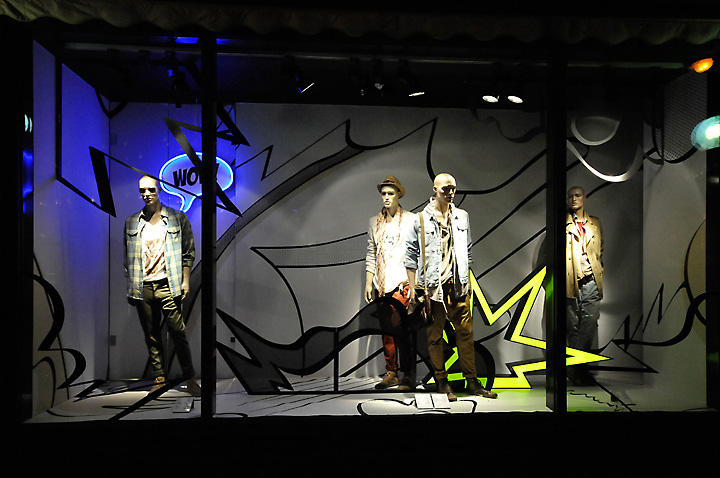 22_Berschka-window-displays-Budapest-02.jpg