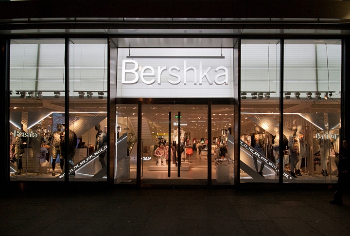 15_Bershka-windows-2014-Spring-London-05.jpg