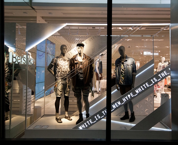 18_Bershka-windows-2014-Spring-London-02.jpg