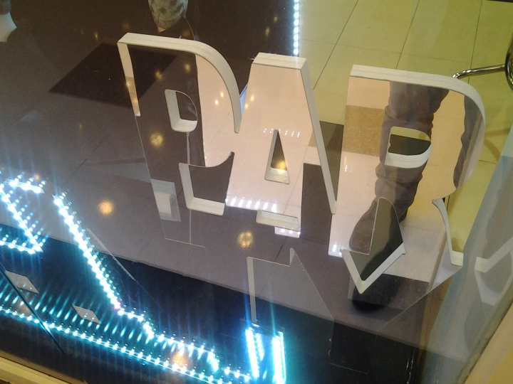 22_Biotipo-installation-and-window-display-by-Grupo-Quality-Sao-Paulo-Brazil-12.jpg