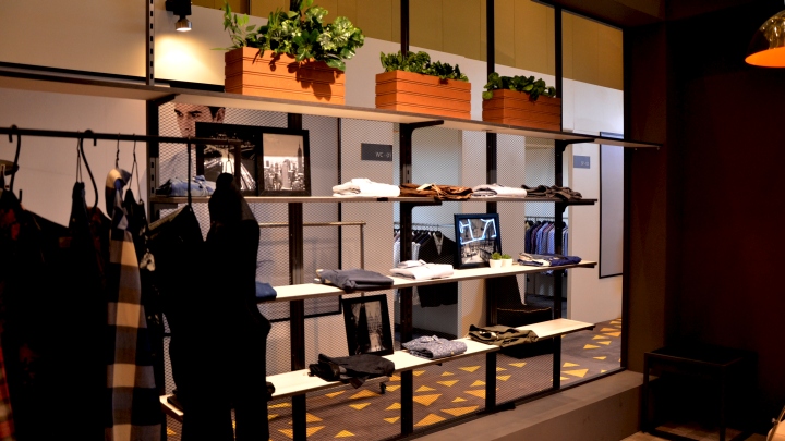 24_Blackberrys-Exhibition-by-Liganova-BrandRetail-New-Delhi-India-04.jpg