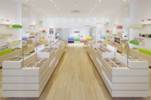 8_Zoff-Eyewear-Shop-by-Emmanuelle-Moureaux-Iruma-Japan-300x200.jpg