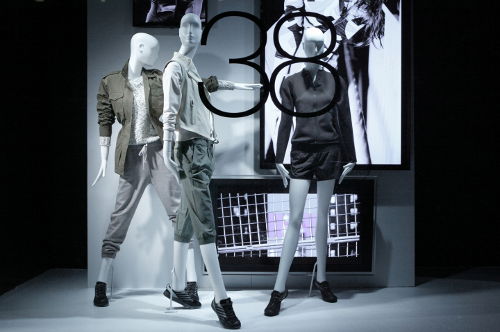 16_Bloomingdale-windows-New-York-02.jpg