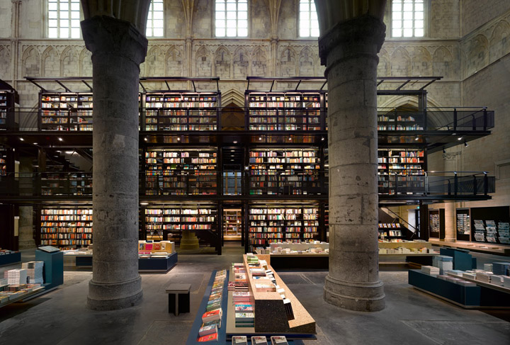17_Bookstore-Selexyz-Dominicanen-by-Merkx-Girod-02.jpg