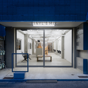 27_Hair-salon-staff-curated-library-by-Sides-Core-Osaka-Japan-300x300.png