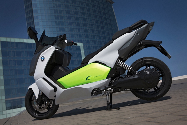 21_BMW-C-evolution-motorcycle-09.jpg