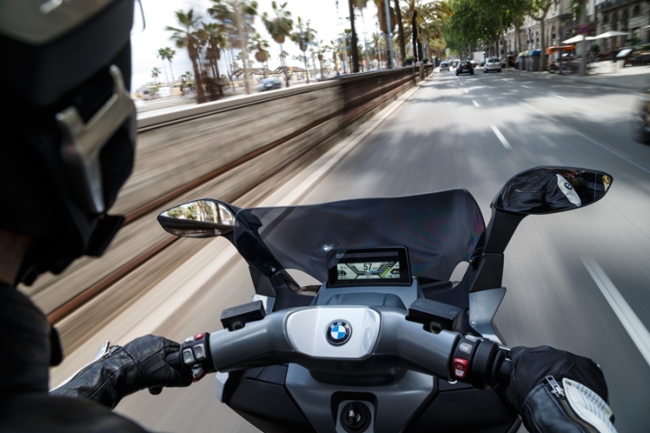 24_BMW-C-evolution-motorcycle-06.jpg