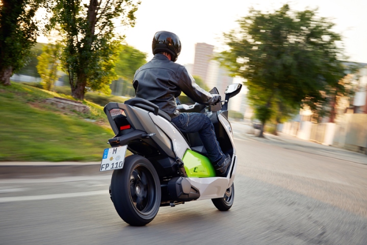 25_BMW-C-evolution-motorcycle-05.jpg