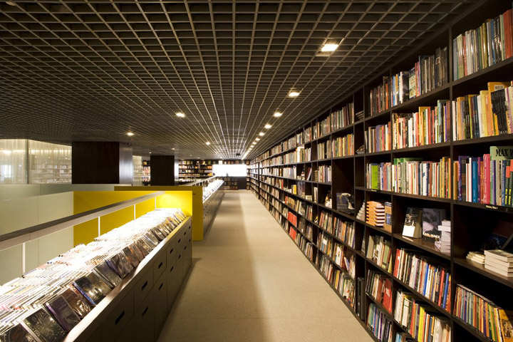 14_Livraria-da-Vila-bookstore-by-Isay-Weinfeld-Sao-Paulo-05.jpg