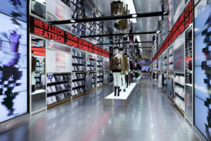 7_Uniqlo-flagship-store-by-Wonderwall-New-York-300x200.jpg