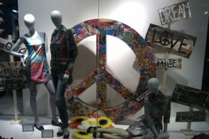 8_Desigual-windows-Jakarta-300x200.jpg