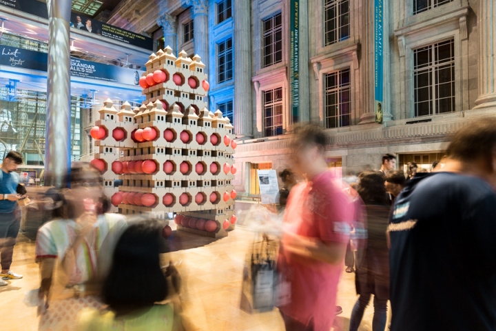 11_Pagodas-robot-at-the-National-Gallery-Singapore-by-Collective-Paper-Aesthetics.jpg