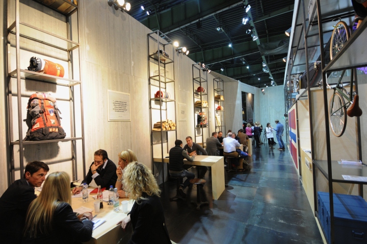 60_Bread-Butter-Berlin-2014-Winter-NAPAPIJRI-05.jpg