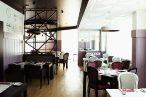 6_Kalorias-restaurant-by-estudio-AMATAM-Linda-a-Velha-Portugal-300x200.jpg