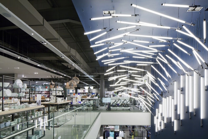 9_Breaking-Wave-installation-for-John-Lewis-by-Paul-Nulty-Lighting-Design-York-UK.jpg