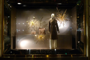 8_Gucci-Christmas-windows-Paris-France-300x200.jpg