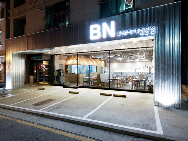 15_Budae-Jijgae-restaurant-by-m4-design-Seoul-04.jpg