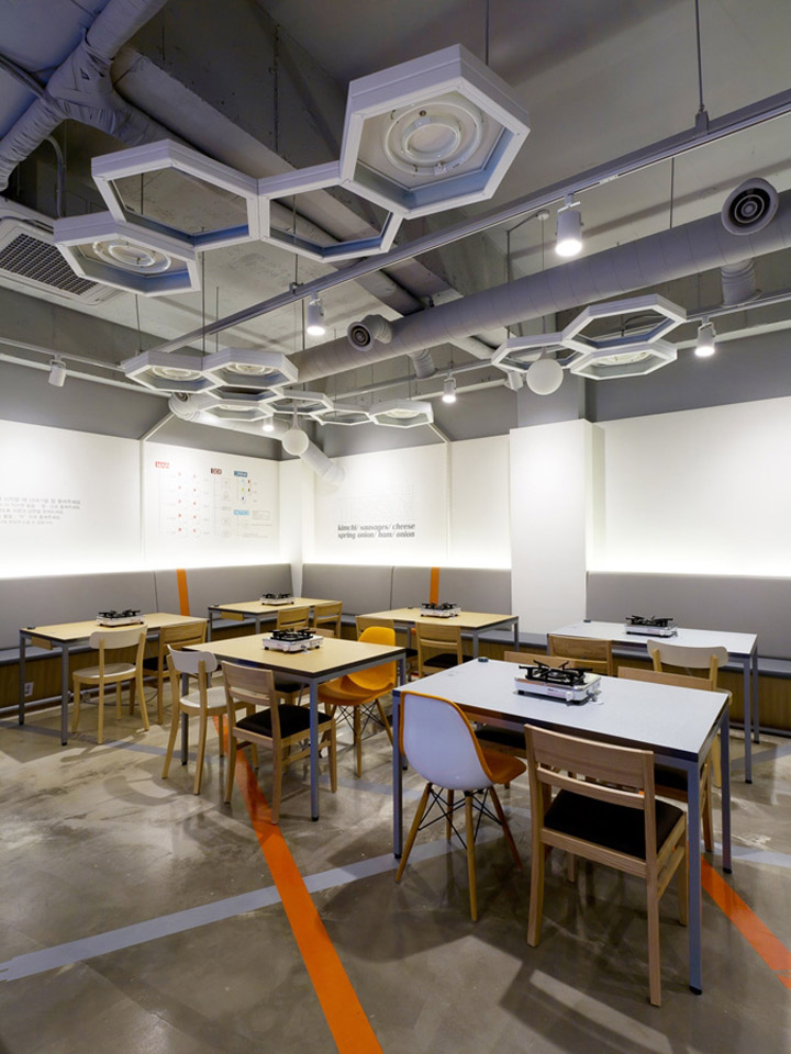 16_Budae-Jijgae-restaurant-by-m4-design-Seoul-03.jpg