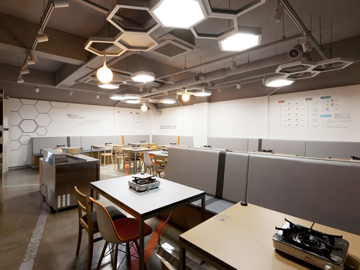 17_Budae-Jijgae-restaurant-by-m4-design-Seoul-02.jpg