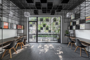 8_Wake-Space-Up-Urban-Eco-Balcony-by-Farming-Studio-Hanoi-Vietnam-300x200.jpg