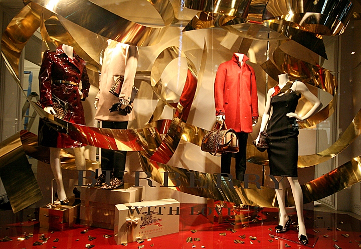 19_Burberry-windows-2013-Winter-London-07.jpg