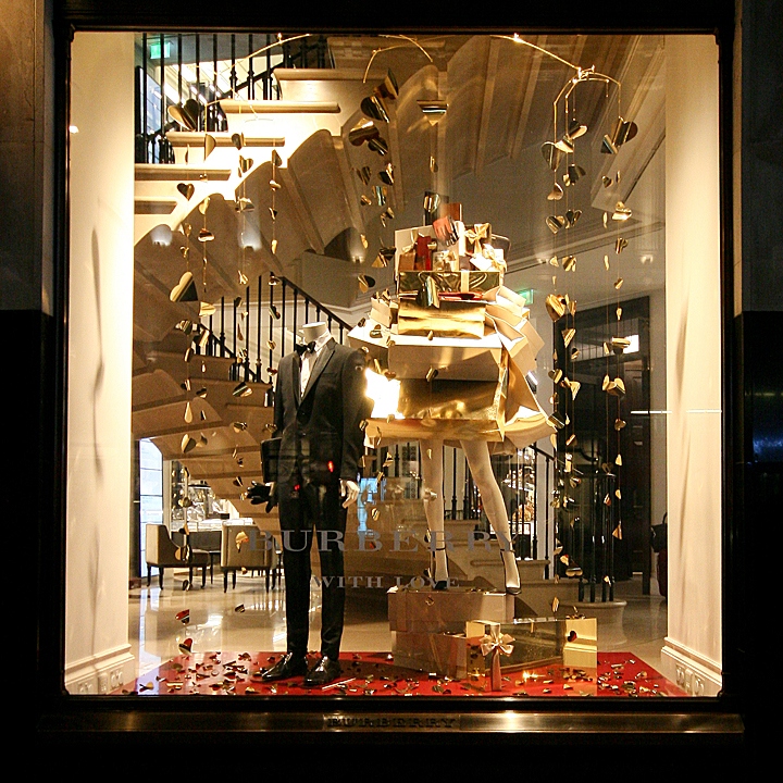 24_Burberry-windows-2013-Winter-London-02.jpg