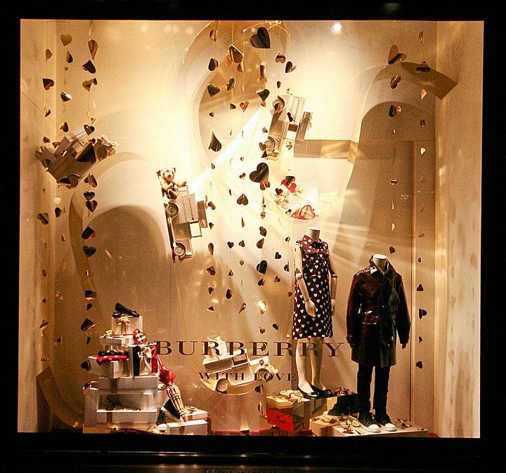 22_Burberry-windows-2013-Winter-London-04.jpg
