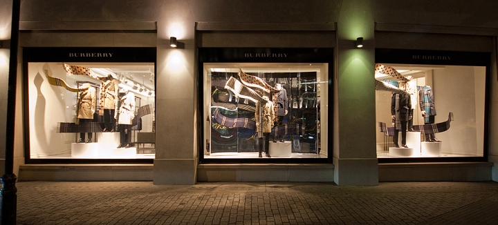 30_Burberry-windows-2015-Fall-London-UK-02.jpg