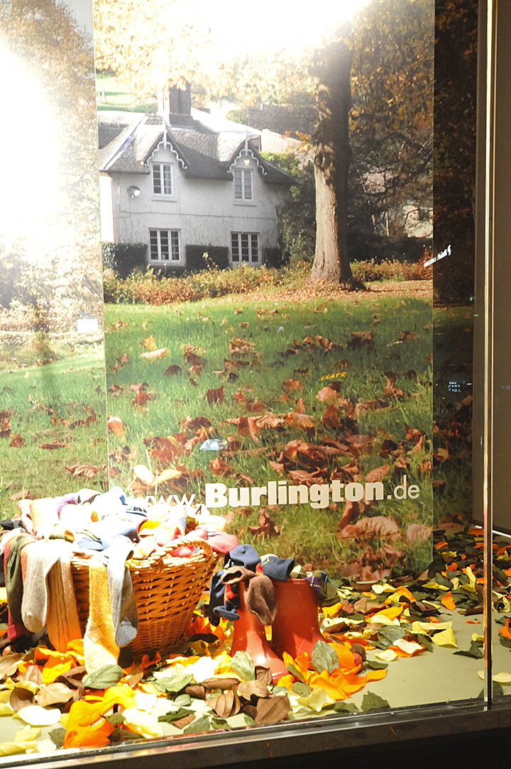 16_Burlington-window-displays-Autumn-2012-Vienna-04.jpg