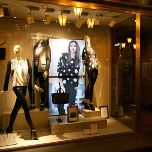 16_Mango-windows-2013-Autumn-Budapest-300x300.jpg